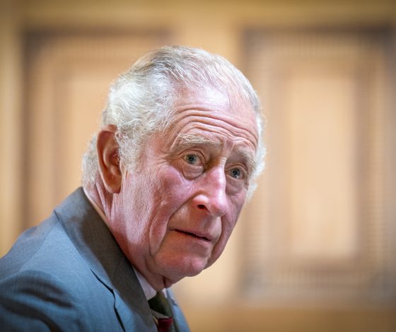 Почему принц Чарльз стал королем Карлом?