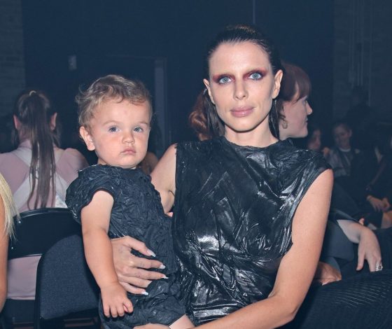 Джулия Фокс одела ребенка в своем стиле