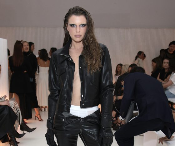 Минус одно действие: Джулия Фокс нашла новый способ, как подчеркнуть нижнее белье под брюками