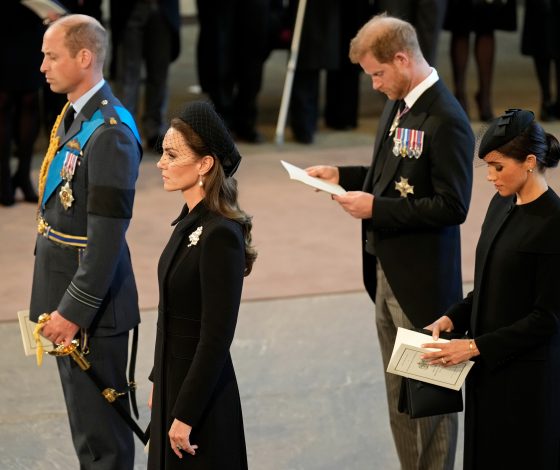 «Это выглядит как импульсивный жест»: физиогномист разобрал поведение принца Гарри и Меган Маркл