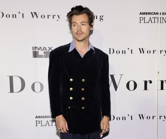 Новый уровень: Гарри Стайлс показывает как нескучно носить пиджак с рубашкой