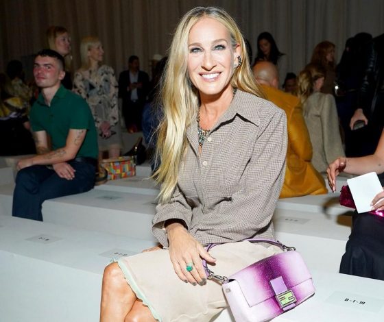 Уроки красоты и женственности от Сары Джессики Паркер: актриса появилась на Неделе моды в Нью-Йорке