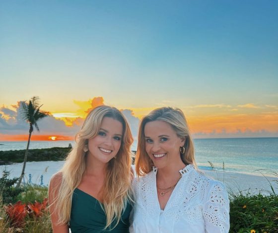 Риз Уизерспун показала подросшую дочь: их не различить