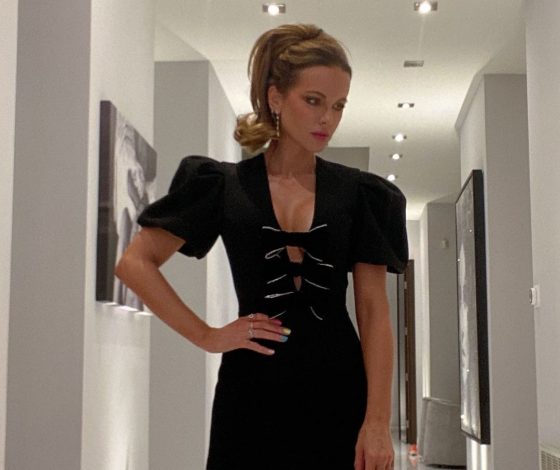 Кейт Бекинсейл в слезах выложила фото из больничной палаты