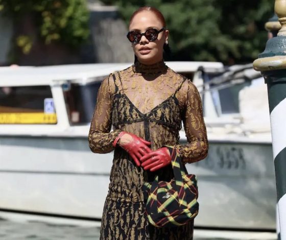 Два в одном: тандем из платья с брюками возвращается прямиком из нулевых (и его теперь нельзя назвать спорным)