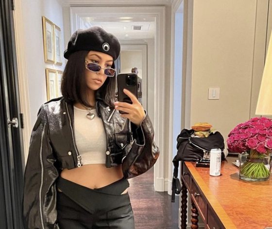 С чем носить берет этой осенью? Кортни Кардашьян голосует за дерзкий аккомпанемент