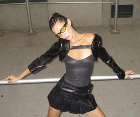 Как это развидеть: Белла Хадид появилась в самых уродливых сапогах-кроссовках