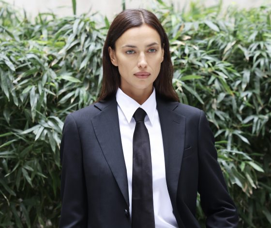 Официальное заявление: женский классический костюм с галстуком как у Ирины Шейк – стопроцентный звездный тренд