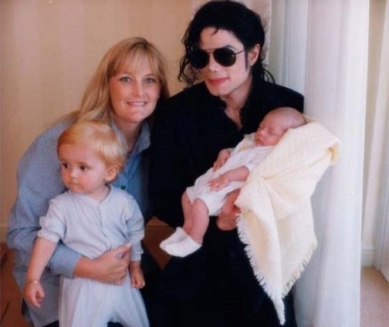 Как выглядит 24-летняя дочь Майкла Джексона? Смотрим новые фото папарацци