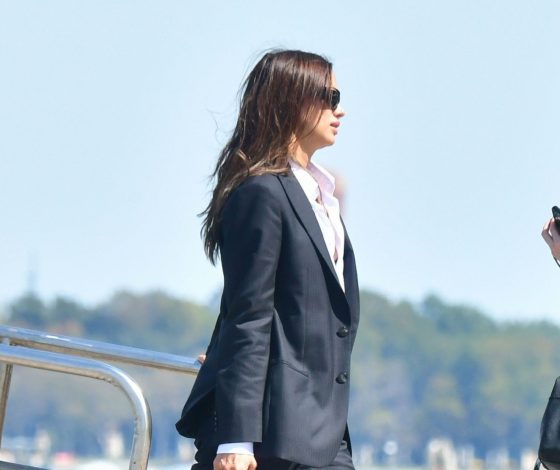 Ирина Шейк показывает, как правильно носить брючные костюмы