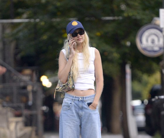 Джиджи Хадид расскажет, как в ультрасвободных джинсах выглядеть эффектно