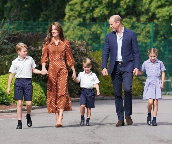 Фото дня: Кейт Миддлтон и принц Уильям отвели детей в новую школу