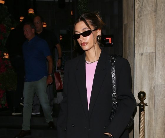 Лайфхак от Хейли Бибер: как при помощи всего трех предметов гардероба визуально удлинить ноги