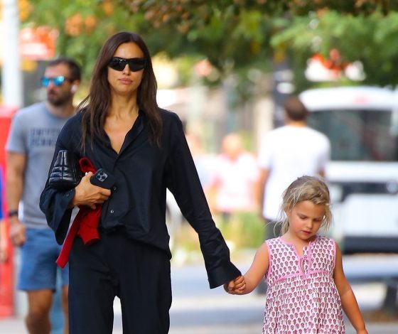 «Мы решили не нанимать няню»: Ирина Шейк рассказала о материнстве