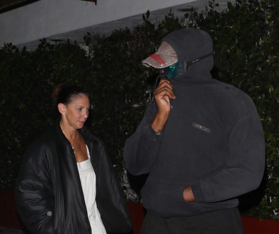 Попытки вызвать ревность: Канье Уэст с незнакомкой в любимом ресторане Ким Кардашьян