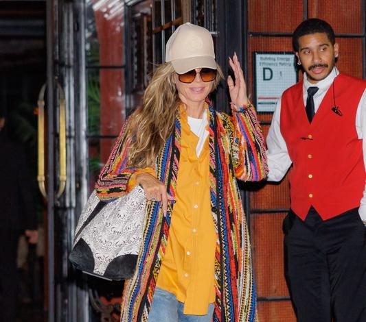 Как создать образ в стиле бохо? Хайди Клум показывает, что для этого достаточно одного элемента