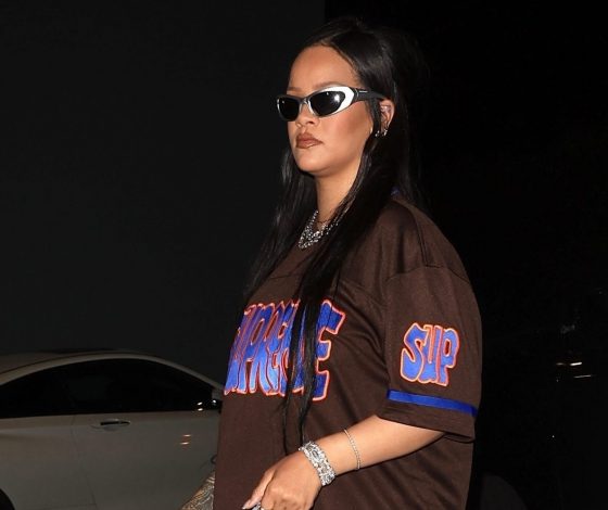 Рианна вышла в костюме, который должен быть у каждой матери