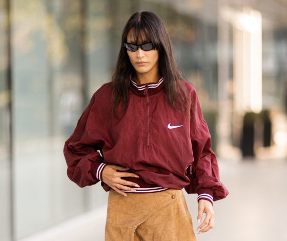 Как обыграть спортивную куртку на элегантный лад? Берем пример с Беллы Хадид