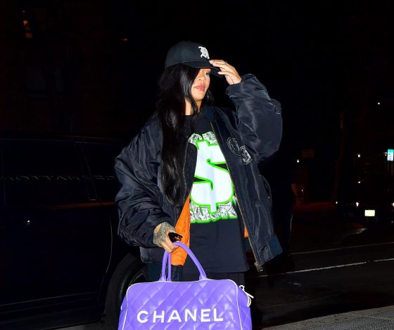 С чем носить бомбер этой осенью: подглядываем у Рианны