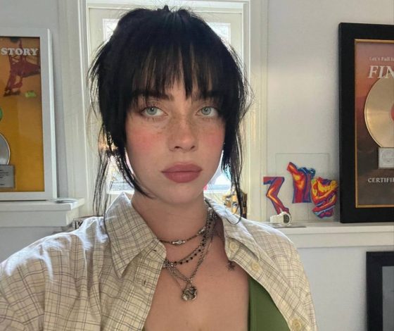 Билли Айлиш надела элегантное мини на свидание с новым парнем