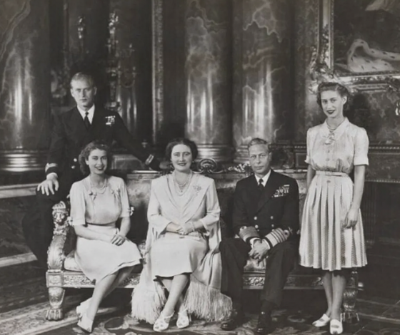 Королевская семья поделилась не опубликованным ранее снимком Елизаветы II