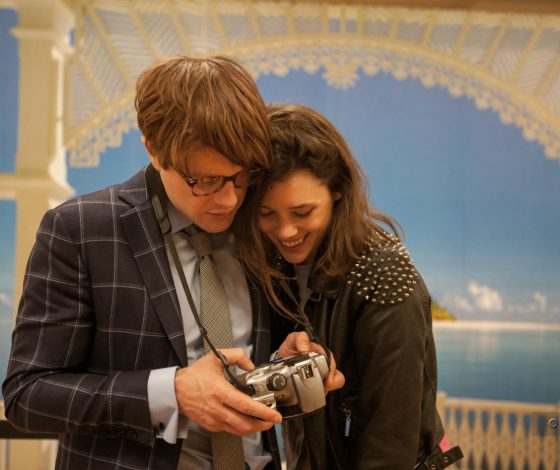 Нескучный ход: нейросеть научилась превращать неуклюжие селфи в произведения искусства