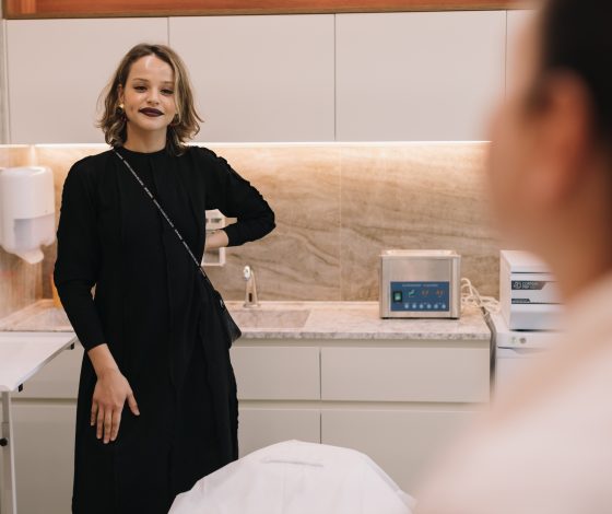 Сюзанна Варнина, Илья Давыдов, Яна Сапета и другие на открытии нового пространства Re:new