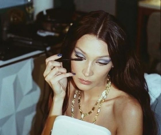 Назван самый популярный вид стрелок в макияже