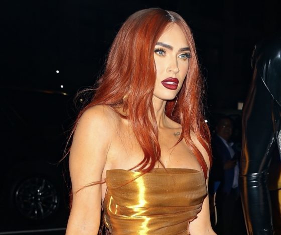 Меган Фокс перевоплотилась в Джессику Рэббит: актриса вышла в соблазнительном платье с огненно-рыжими волосами