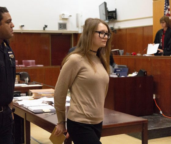 Детство в России, жизнь в тюрьме и съемки сериала Netflix: главное из интервью Ксении Собчак с русской мошенницей Анной Делви