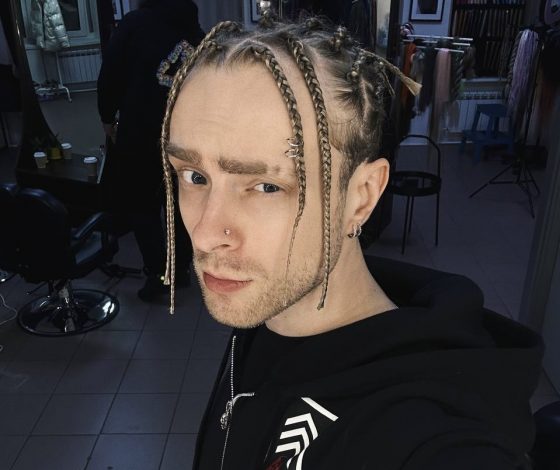 В Сети обсуждают новую прическу Егора Крида: певца уже сравнили с Валерием Леонтьевым