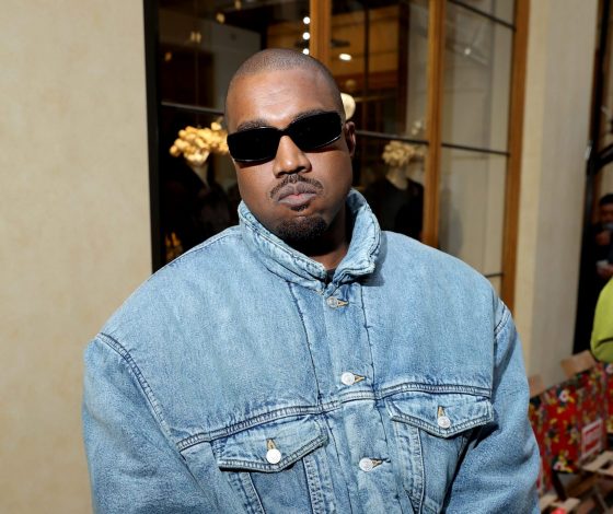 Канье Уэст впервые после скандала выступил на сцене