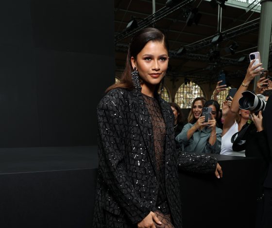 Зендея признается в любви Valentino в прозрачном боди с монограммой из кристаллов