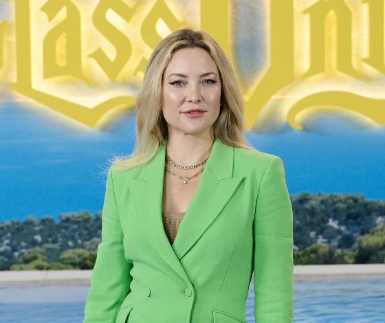 Включите цвет: Кейт Хадсон продемонстрировала брючный костюм, в котором трудно остаться незамеченной