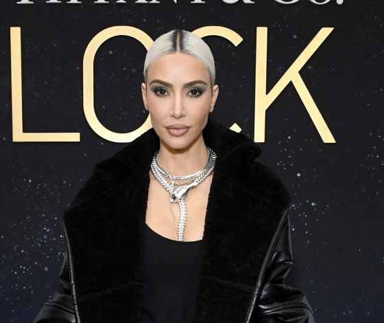 Кожа, в который все живут: Ким Кардашьян доказывает, что оверсайз-дубленка – однозначный тренд на долгие времена