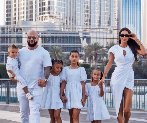 Эффект Бенджамина Баттона: Оксана Самойлова  и Джиган состарили своих детей на Хэллоуин