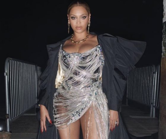 Бейонсе появилась в бриллиантовом платье, в котором ранее была замечена Оксана Самойлова