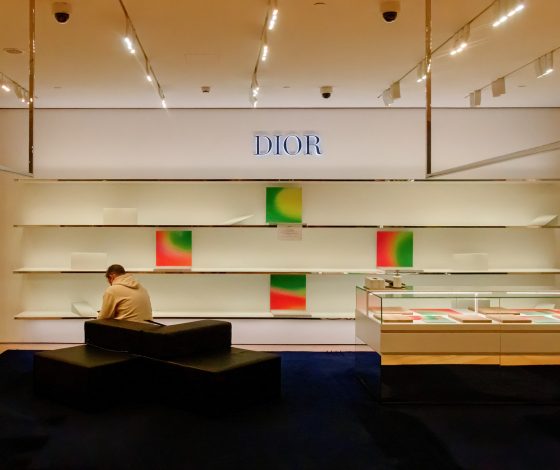 Dior планирует возобновить работу своих магазинов косметики и парфюмерии в России