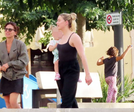 Эмбер Херд впервые за несколько месяцев засняли  с ее дочерью в Испании