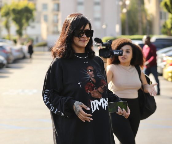 Рианну раскритиковали за выход в ультракоротких шортах: «Ей нужно похудеть перед Superbowl»