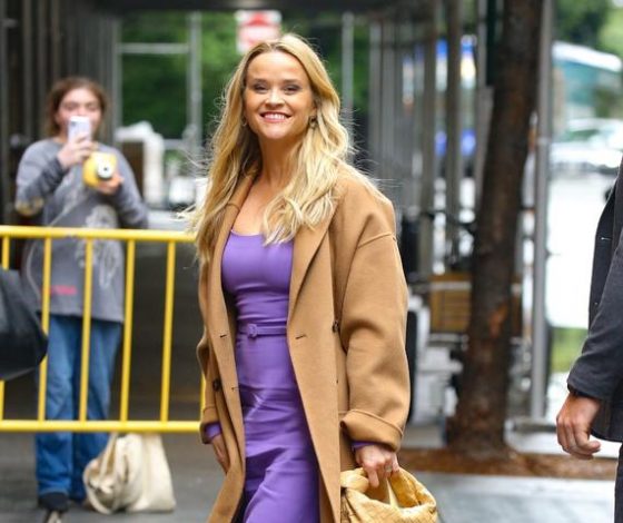 Риз Уизерспун демонстрирует отличное цветовое сочетание для блондинок