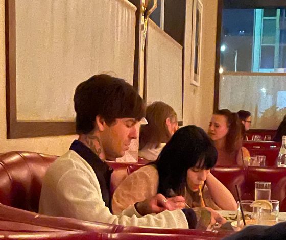 Билли Айлиш заметили на романтическом ужине с новым парнем