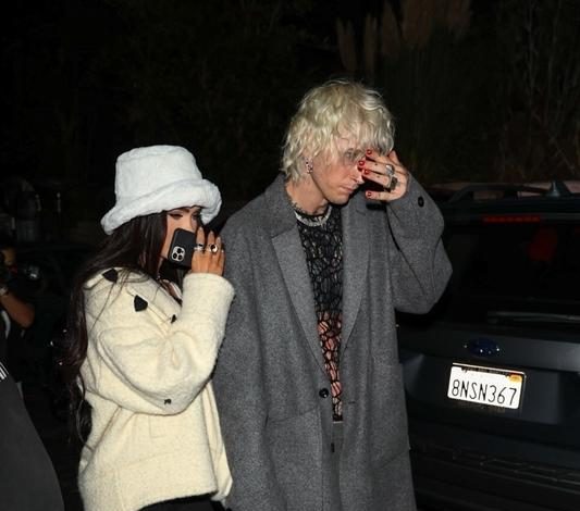 Тёплые отношения: Меган Фокс и Machine Gun Kelly демонстрируют отличные парные образы на октябрь