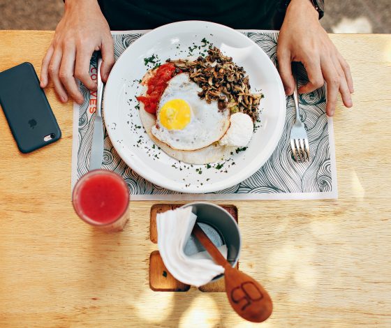 Как восстановить режим питания, сбитый на фоне стресса: 3 простых шага от нутрициолога