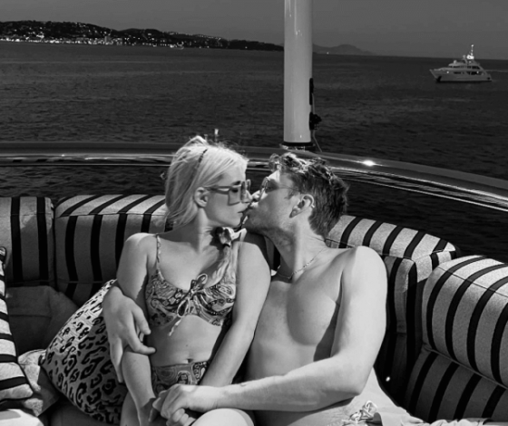 Такие влюбленные: новые милые фотографии Эммы Робертс с парнем