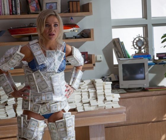 Небесный капитализм: какие знаменитости продолжают зарабатывать после своей смерти