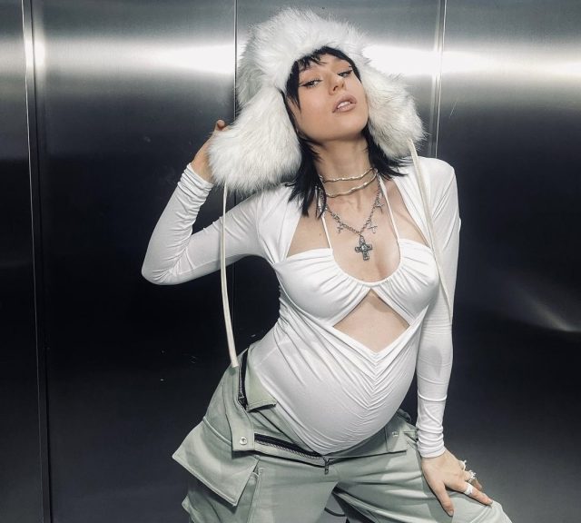 Певица IOWA опубликовала «беременные» фотографии