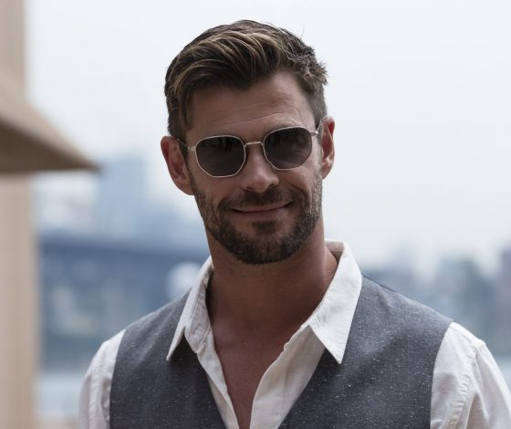 Счастливый папа: дети встретили Криса Хемсворта в аэропорту