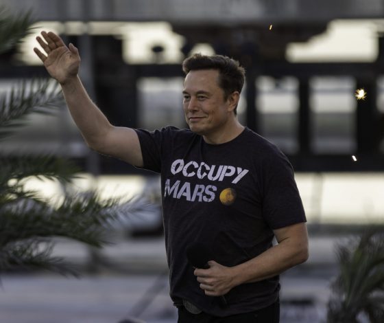 Илон Маск показал подросшего сына: на кого больше похож ребенок?