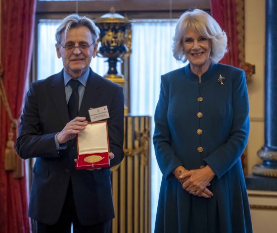 Михаил Барышников получил медаль Королевской академии танца